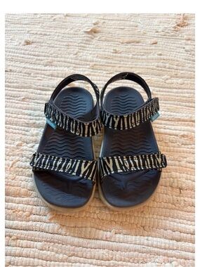 Native ‘Charley’ Toddler Sandals, Size 8